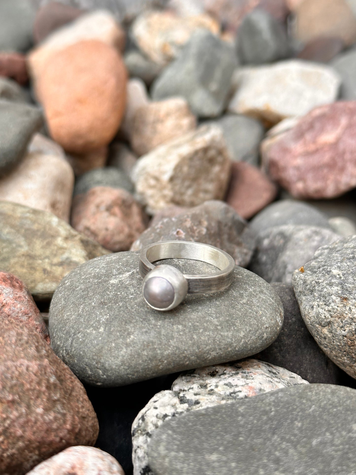 Silver Pearl size 7.75