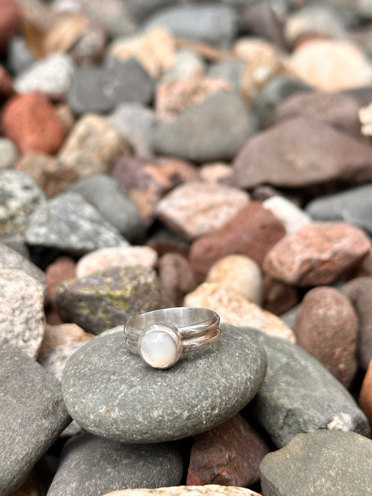 Mother of Pearl size 6.75