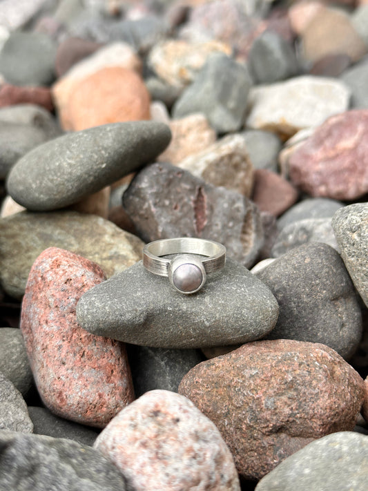 Silver Pearl size 7.75